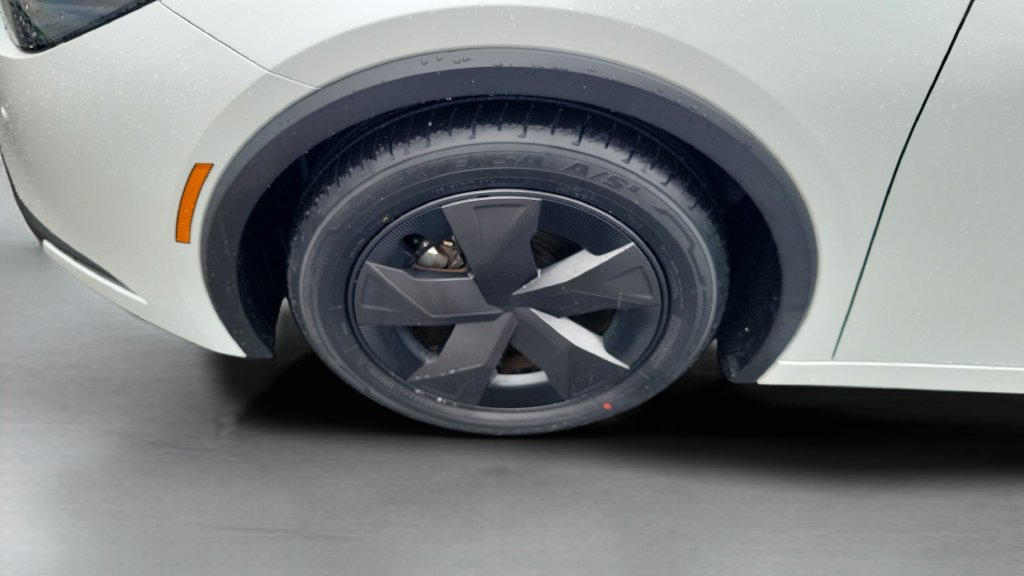 Used 2024 Toyota Prius LE FWD image 25
