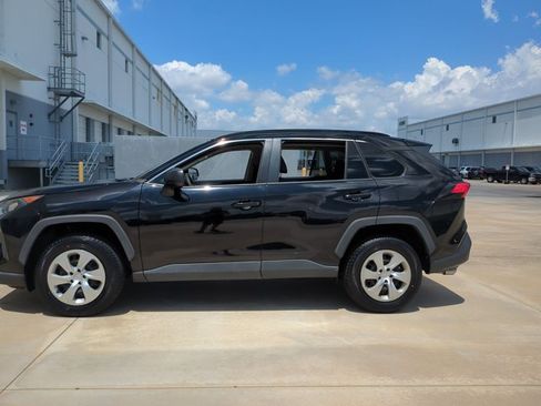 Certified 2019 Toyota RAV4 LE FWD image 9