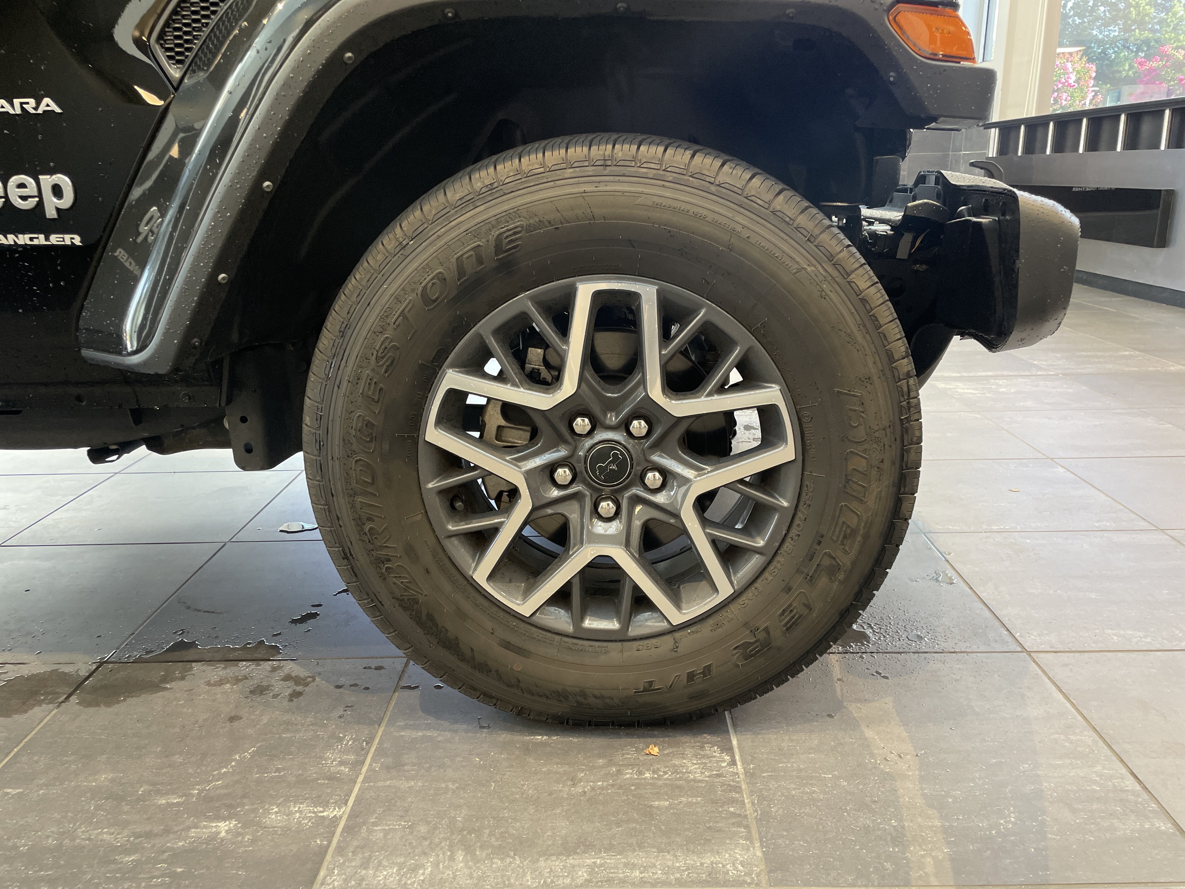 Used 2024 Jeep Wrangler Unlimited Sahara w/ Technology Group AWD/4WD image 12