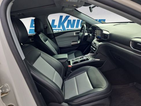 Used 2022 Ford Explorer XLT w/ Equipment Group 202A AWD/4WD image 15