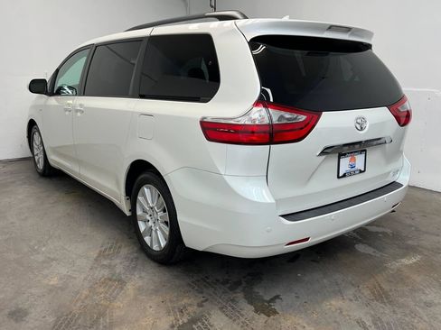 Used 2017 Toyota Sienna Limited Premium AWD/4WD image 6