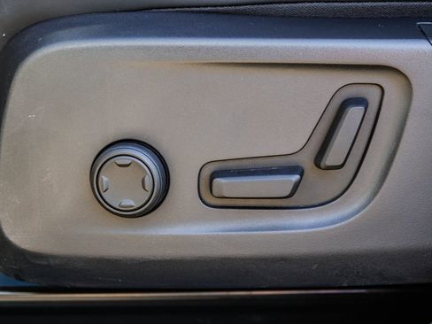 Used 2023 Volvo XC40 Recharge Plus image 24