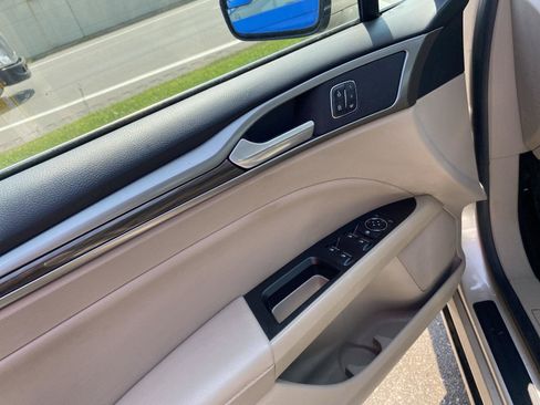 Used 2017 Ford Fusion SE FWD image 5