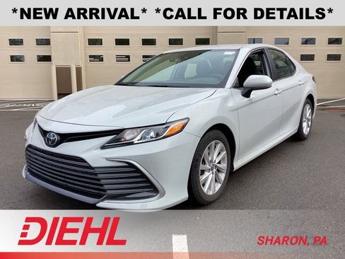 Used 2023 Toyota Camry LE FWD image 3