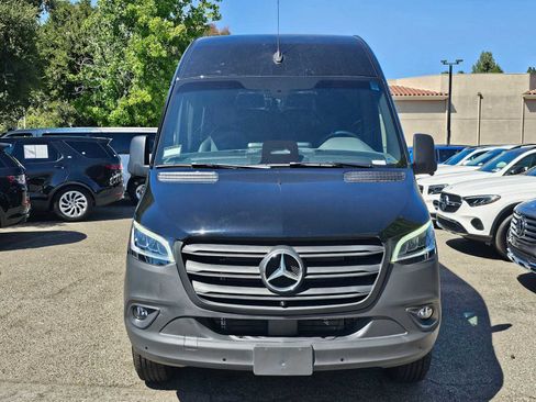 Used 2025 Mercedes-Benz Sprinter 2500 image 9