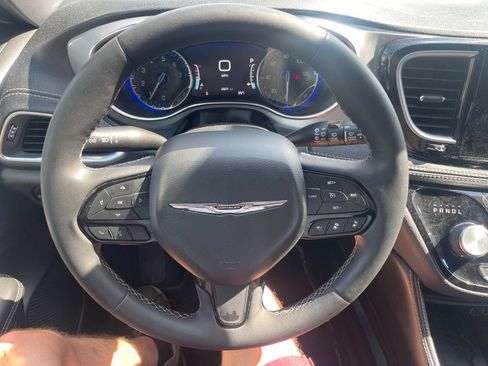 Used 2025 Chrysler Pacifica Limited FWD image 15