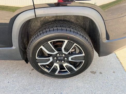 Used 2021 GMC Acadia SLT w/ Elevation Edition AWD/4WD image 7