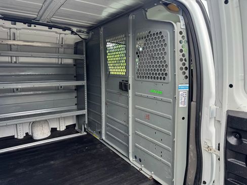 Used 2013 Chevrolet Express 3500 image 15