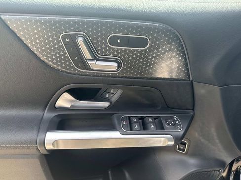 Used 2024 Mercedes-Benz GLB 250 image 19