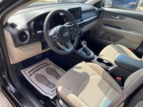 Used 2019 Kia Forte LXS FWD image 3