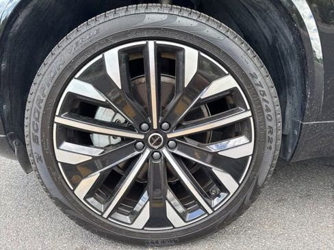 Certified 2025 Volvo XC90 B6 Plus AWD/4WD image 9