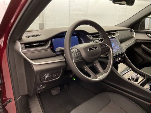 New 2025 Jeep Grand Cherokee Laredo image 15