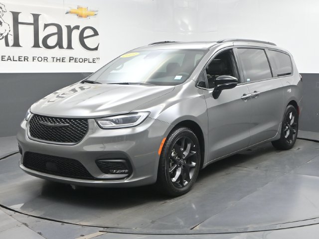 Used 2025 Chrysler Pacifica Limited FWD image 36