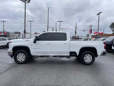 Used 2024 Chevrolet Silverado 2500 LT image 8