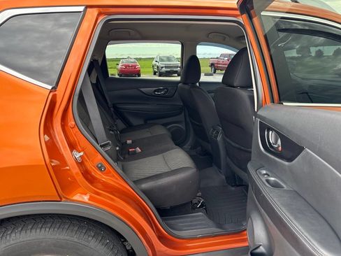 Used 2018 Nissan Rogue SV FWD image 16