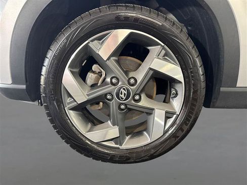 Used 2024 Hyundai Venue SEL FWD image 21