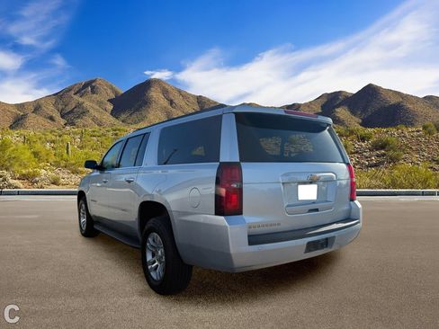 Used 2020 Chevrolet Suburban LT RWD image 3