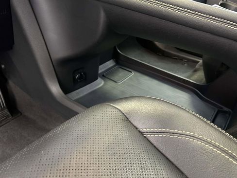 Used 2025 Toyota Sienna Platinum AWD/4WD image 24