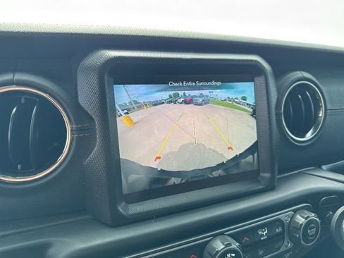 Used 2023 Jeep Wrangler Unlimited Sahara AWD/4WD image 19
