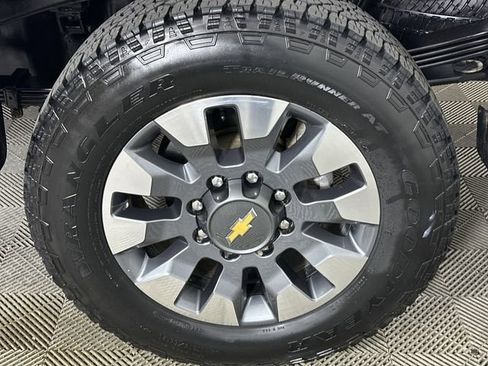 Used 2023 Chevrolet Silverado 2500 Custom w/ Custom Value Package AWD/4WD image 34