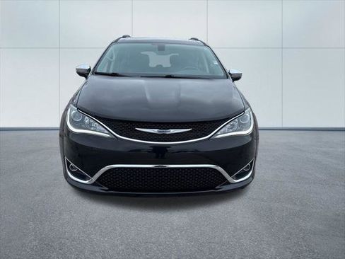 Certified 2020 Chrysler Pacifica Limited image 9