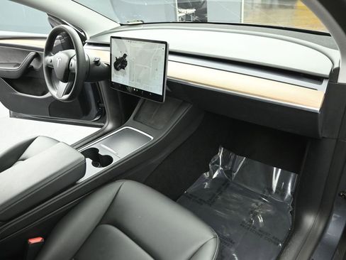 Used 2023 Tesla Model Y Long Range image 24
