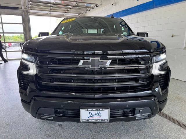 Used 2025 Chevrolet Silverado 1500 High Country w/ Midnight Edition AWD/4WD image 3