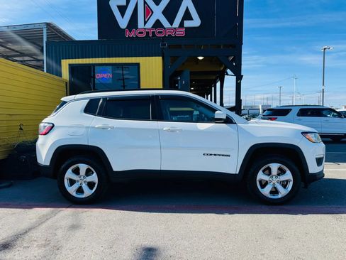Used 2018 Jeep Compass Latitude w/ Popular Equipment Group AWD/4WD image 4