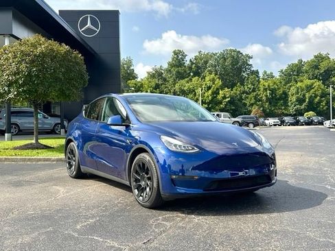 Used 2021 Tesla Model Y Long Range AWD/4WD image 1