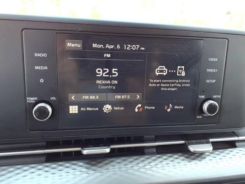 Used 2024 Kia Carnival LX FWD image 12