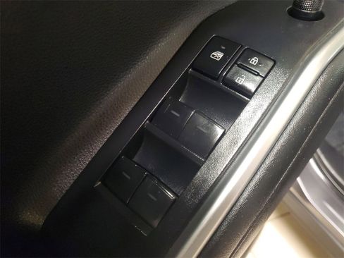 Certified 2023 Toyota Highlander XLE image 21