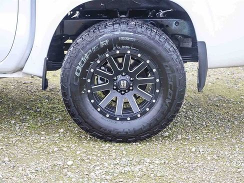 Used 2022 Nissan Frontier S w/ Technology Package image 9