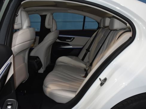 New 2026 Mercedes-Benz E 350 4MATIC Sedan image 17