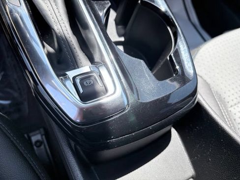 Used 2025 Chevrolet Trax LT FWD image 22