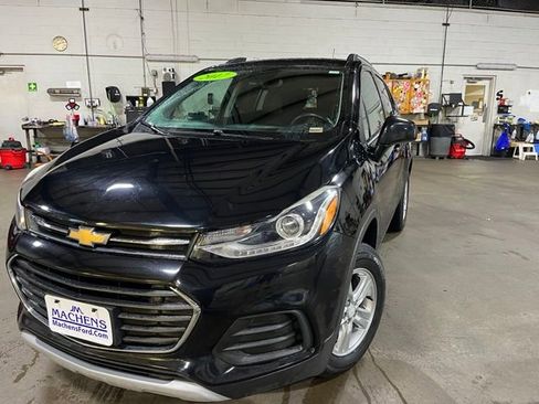 Used 2017 Chevrolet Trax LT w/ LT Convenience Package AWD/4WD image 1