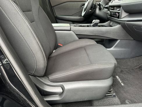 Used 2023 Nissan Rogue S image 35