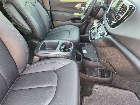 New 2026 Chrysler Voyager LX image 10