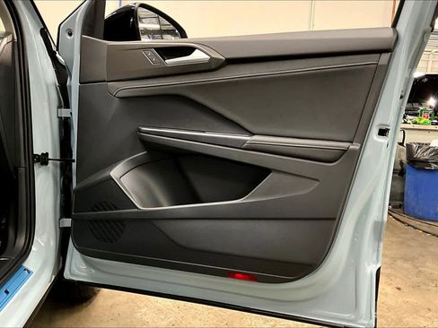 New 2026 Volkswagen Taos SE image 30