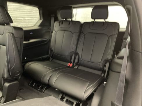 New 2026 Jeep Grand Cherokee L Limited w/ Limited Altitude Package AWD/4WD image 18