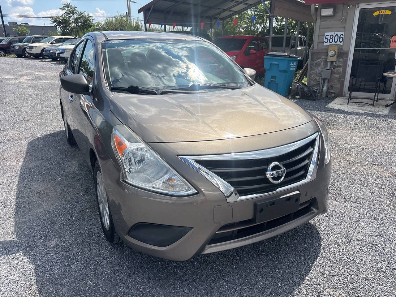Used 2015 Nissan Versa SV FWD image 6