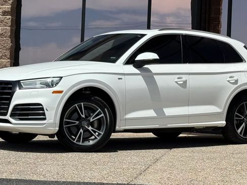 Used 2020 Audi Q5 e Premium w/ Convenience Package AWD/4WD image 3