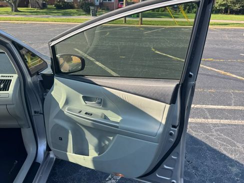 Used 2013 Toyota Prius V Five FWD image 22