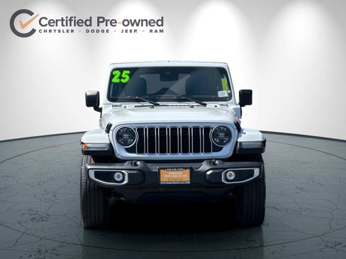 Used 2025 Jeep Wrangler Unlimited Sahara AWD/4WD image 9
