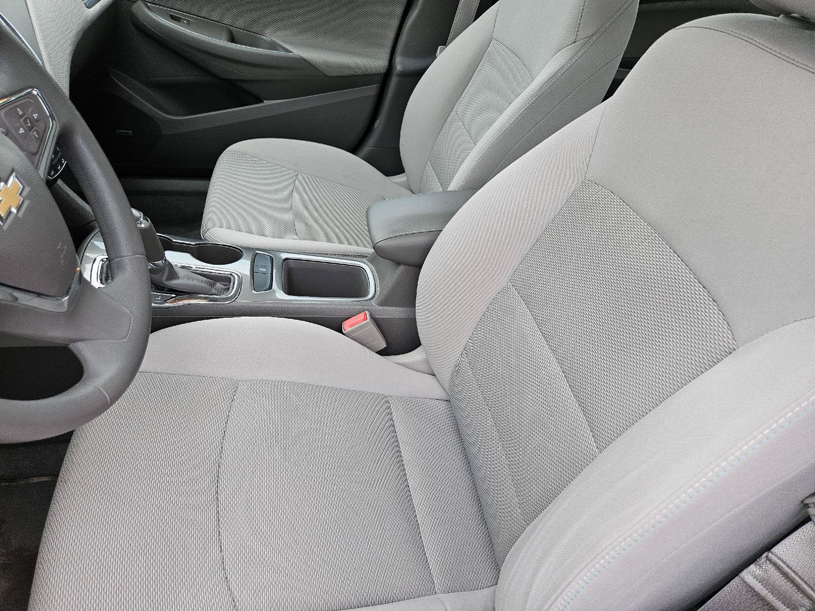 Used 2018 Chevrolet Cruze LT w/ Sun And Sound Package FWD image 10