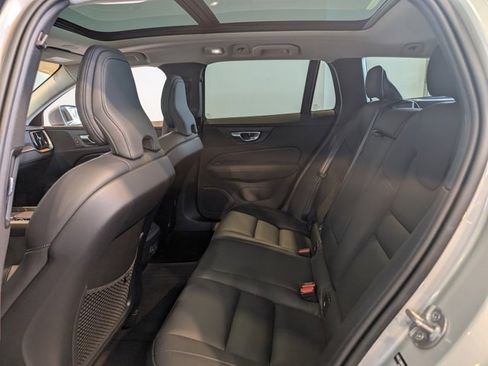 Used 2025 Volvo V60 B5 Cross Country Plus image 21
