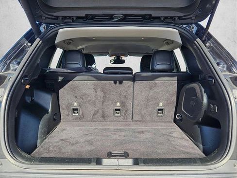 Used 2019 Jeep Cherokee Latitude Plus w/ Comfort/Convenience Group FWD image 6