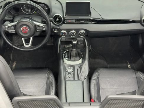 Used 2017 FIAT 124 Spider Lusso RWD image 2