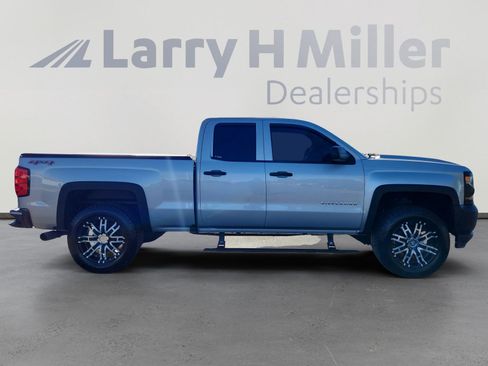 Used 2017 Chevrolet Silverado 1500 Custom w/ Custom Convenience Package image 6