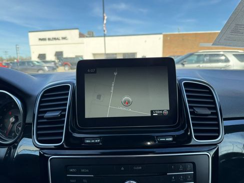 Used 2019 Mercedes-Benz GLE 400 4MATIC image 30