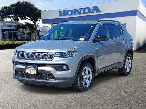 Used 2023 Jeep Compass Latitude image 1